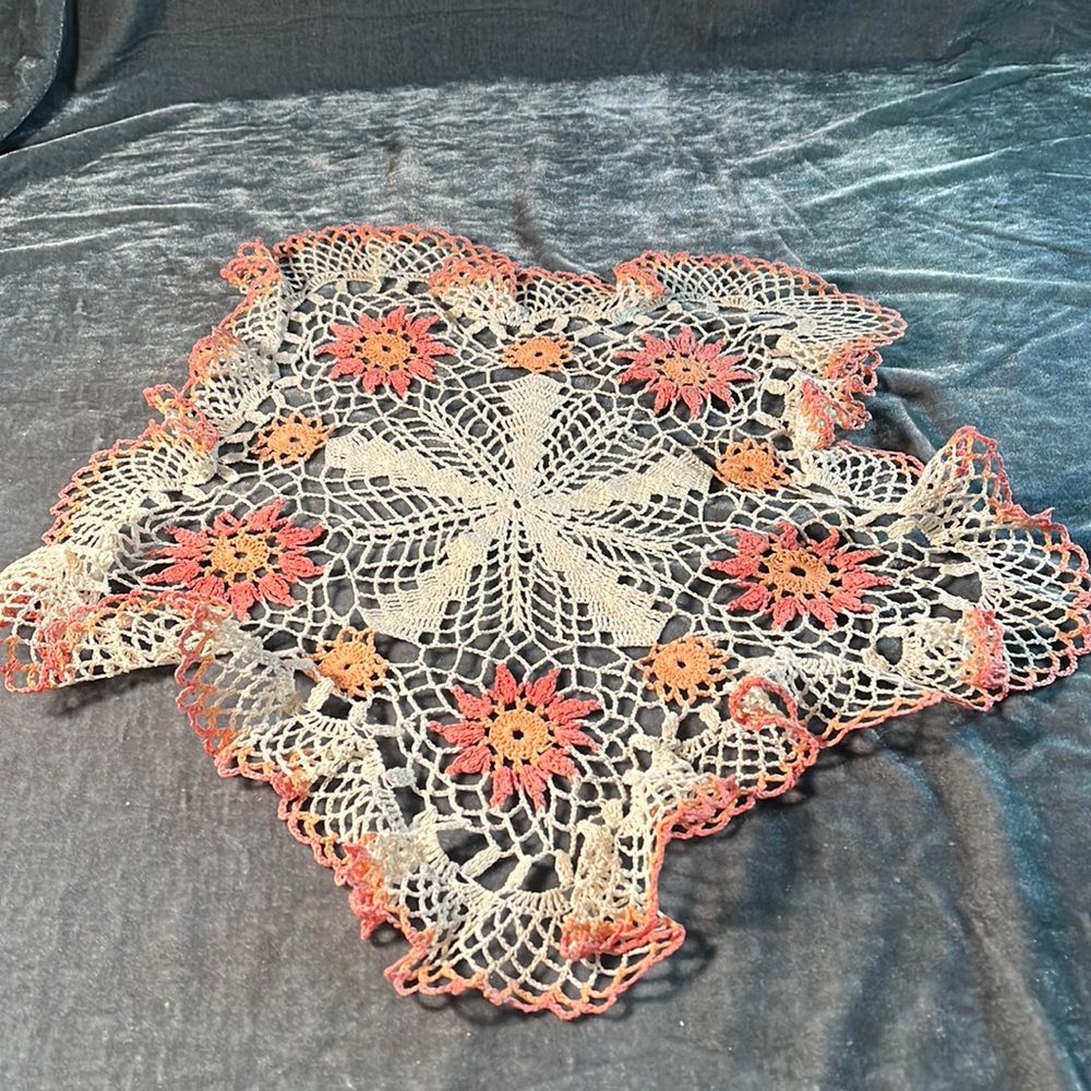 Vtg Flower Doily